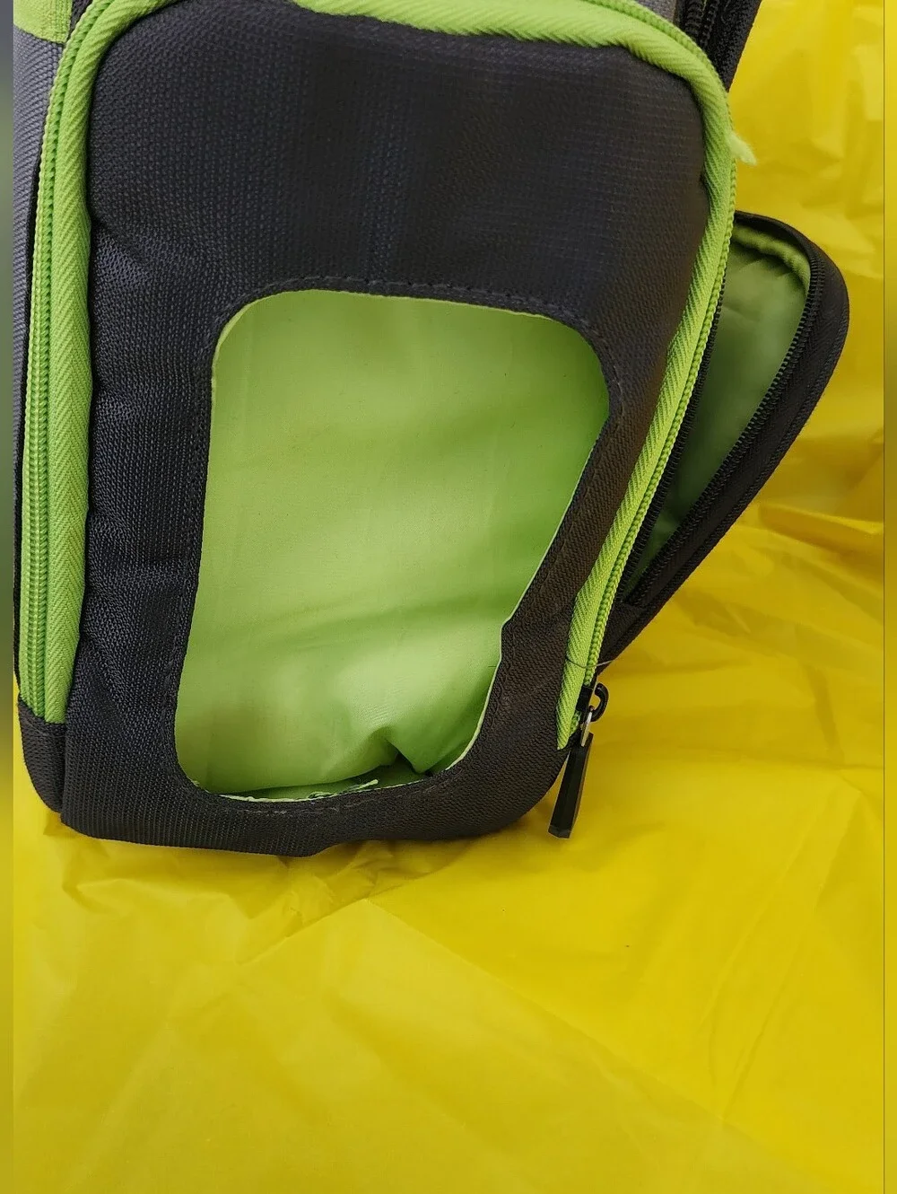 Eddie Bauer Duffle Bag Carrying Strap Insulated Bottle Holder Many Compartments.